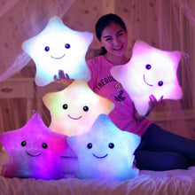 Charger l'image dans la galerie, 34 CM Jouet Créatif Oreiller Lumineux Doux En Peluche En Peluche Lumineux Coloré Étoiles Coussin Led Lumière Jouets Cadeau Pour Enfants Enfants Filles - allure dange
